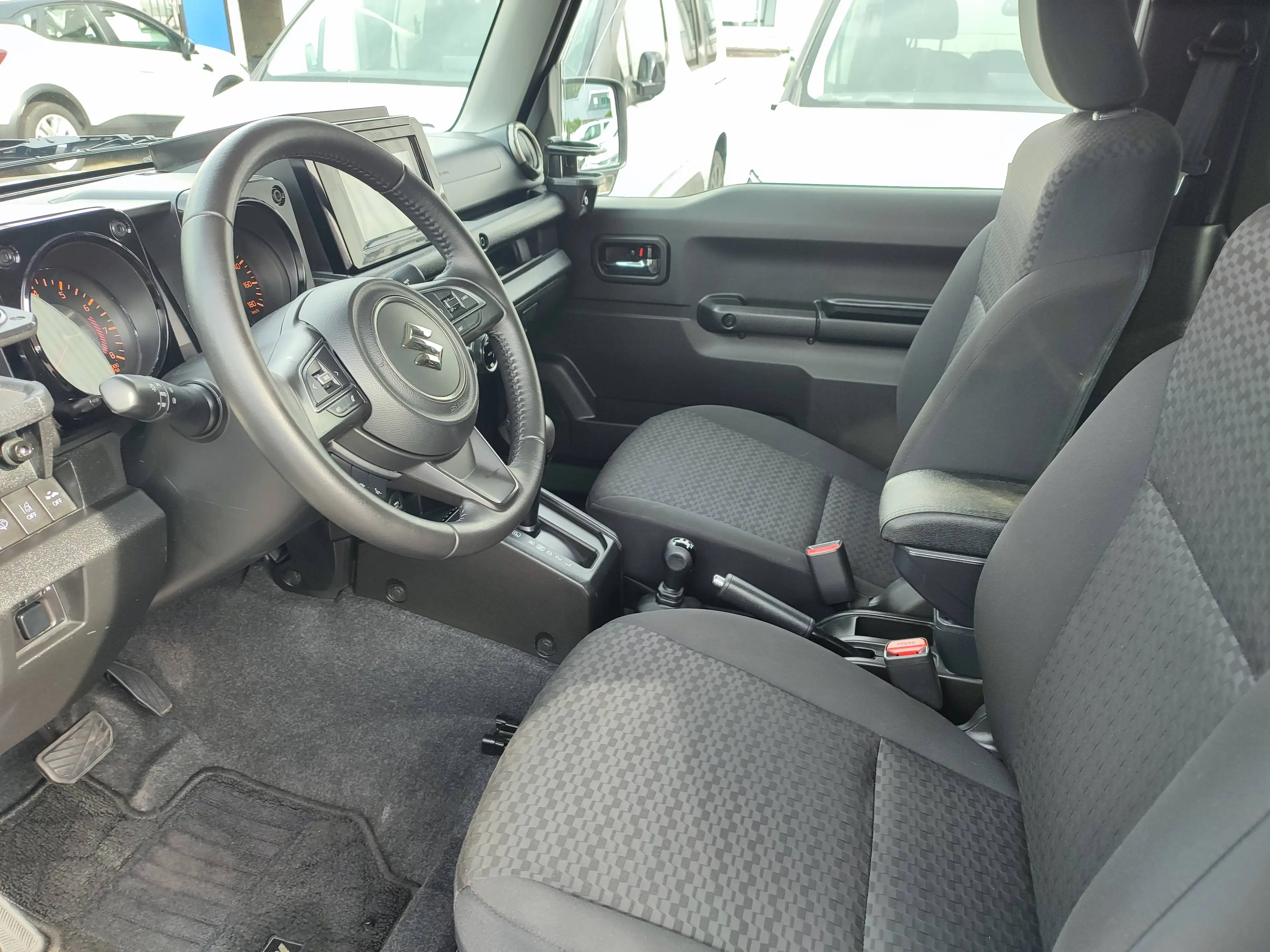 Suzuki Jimny Jimny 1.5 ALLGRIP Automatik Comfort+ Navi+Cam — photo 5