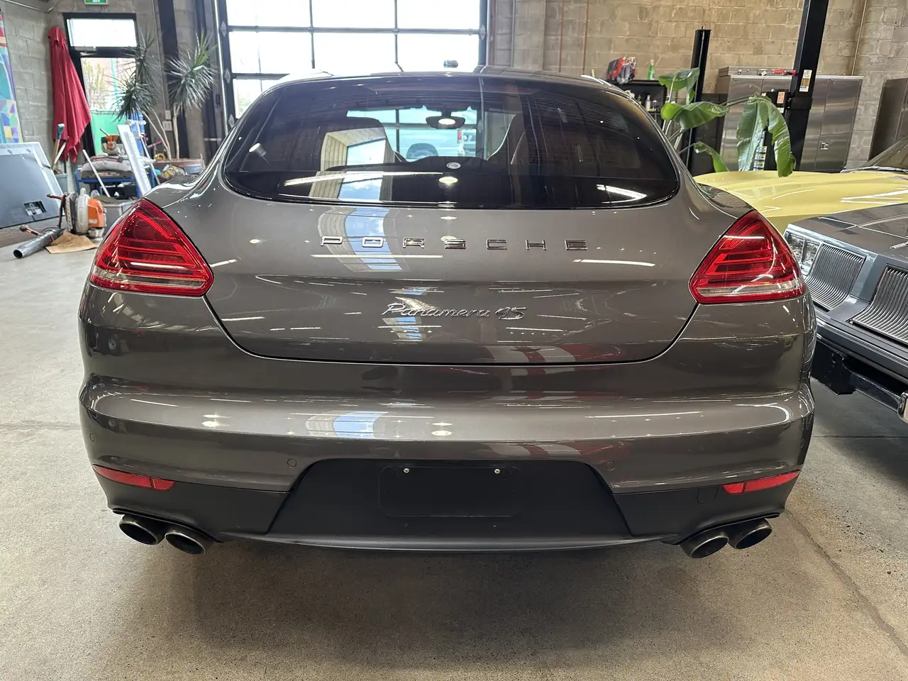 Porsche Panamera снимка Porsche Panamera