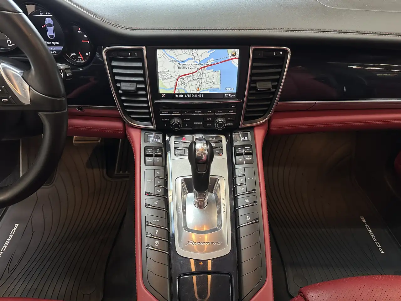 Porsche Panamera снимка Porsche Panamera