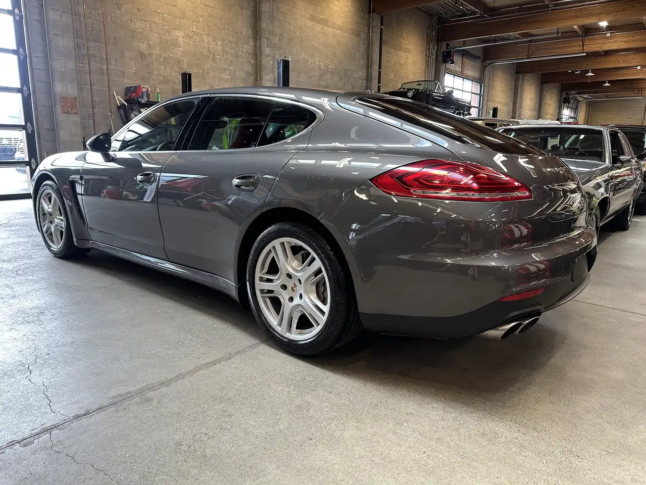 Porsche Panamera снимка Porsche Panamera
