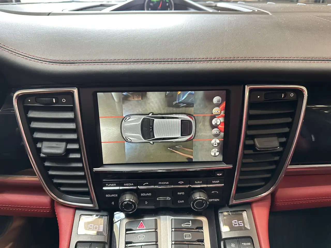 Porsche Panamera снимка Porsche Panamera