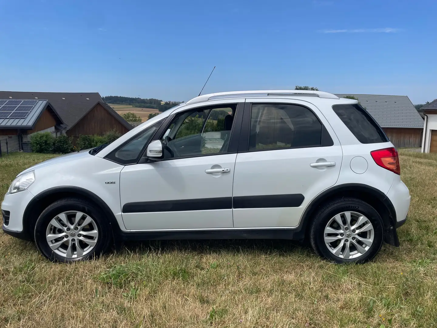 Suzuki SX4 SX4 2,0 GLX  DDiS 4WD Traveller GLX Traveller Weiß - 1