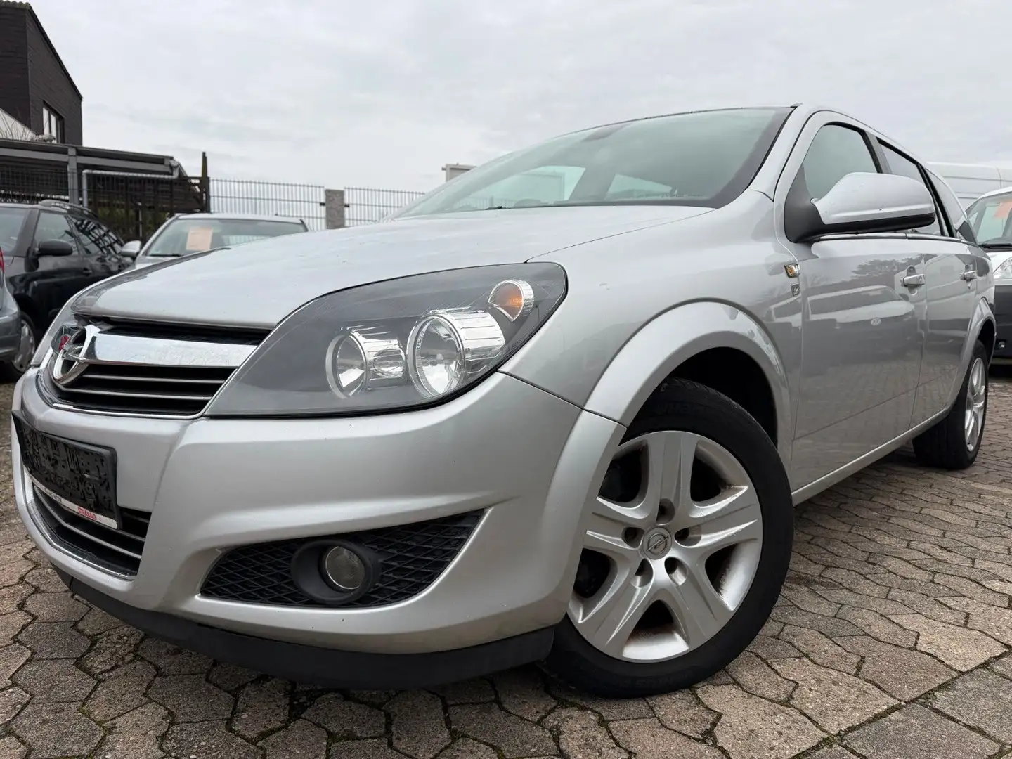 Opel Astra Caravan 1.9 CDTI Klima,6-Gang,Tüv:01/2027 Silber - 1