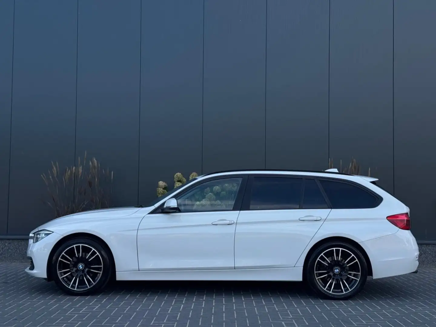 BMW 318 3-serie 318i Executive M19 NAVI PDC ELEK PAKKET SP Blanco - 2