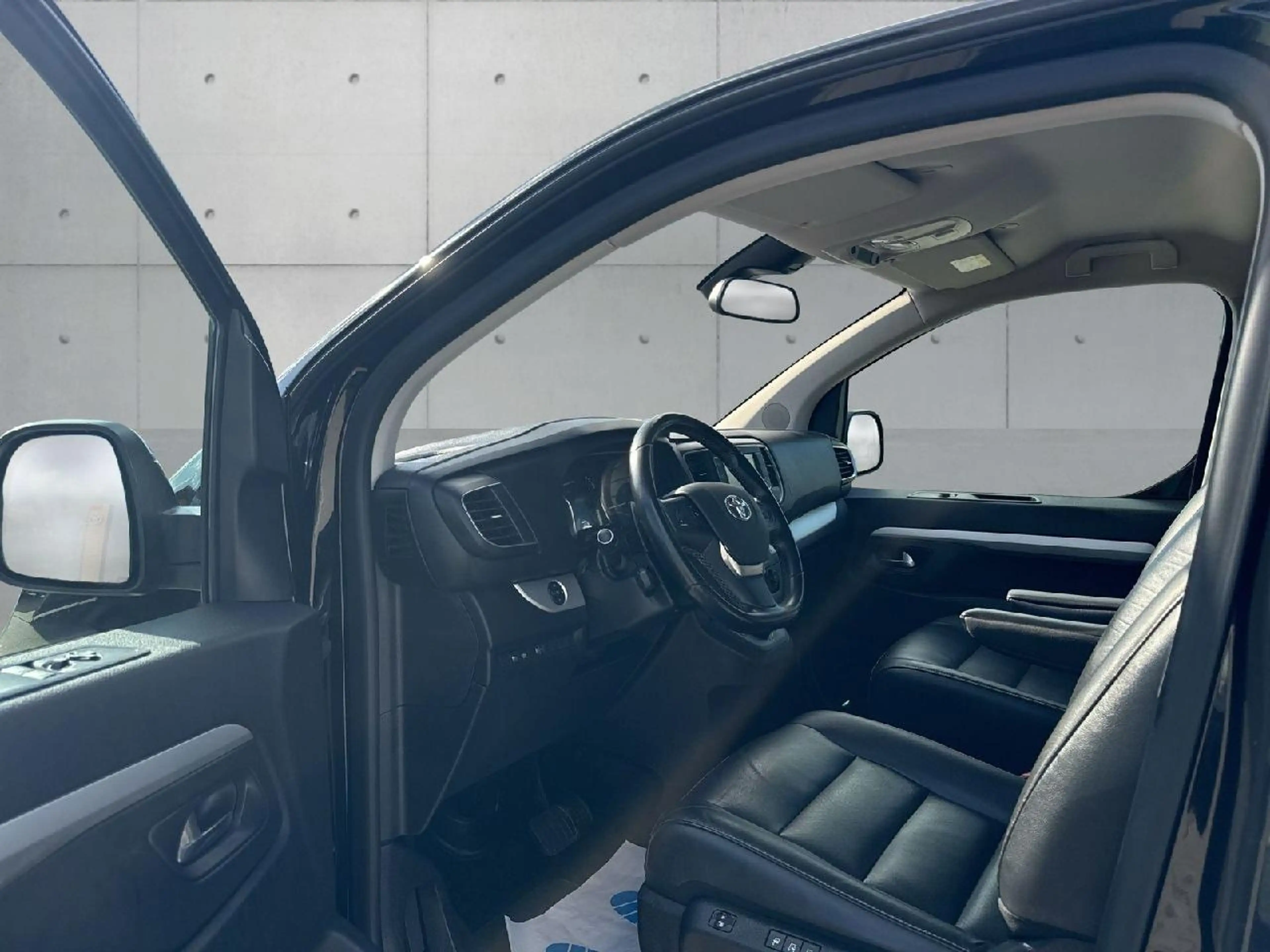 Toyota Proace L2 Executive — photo 11