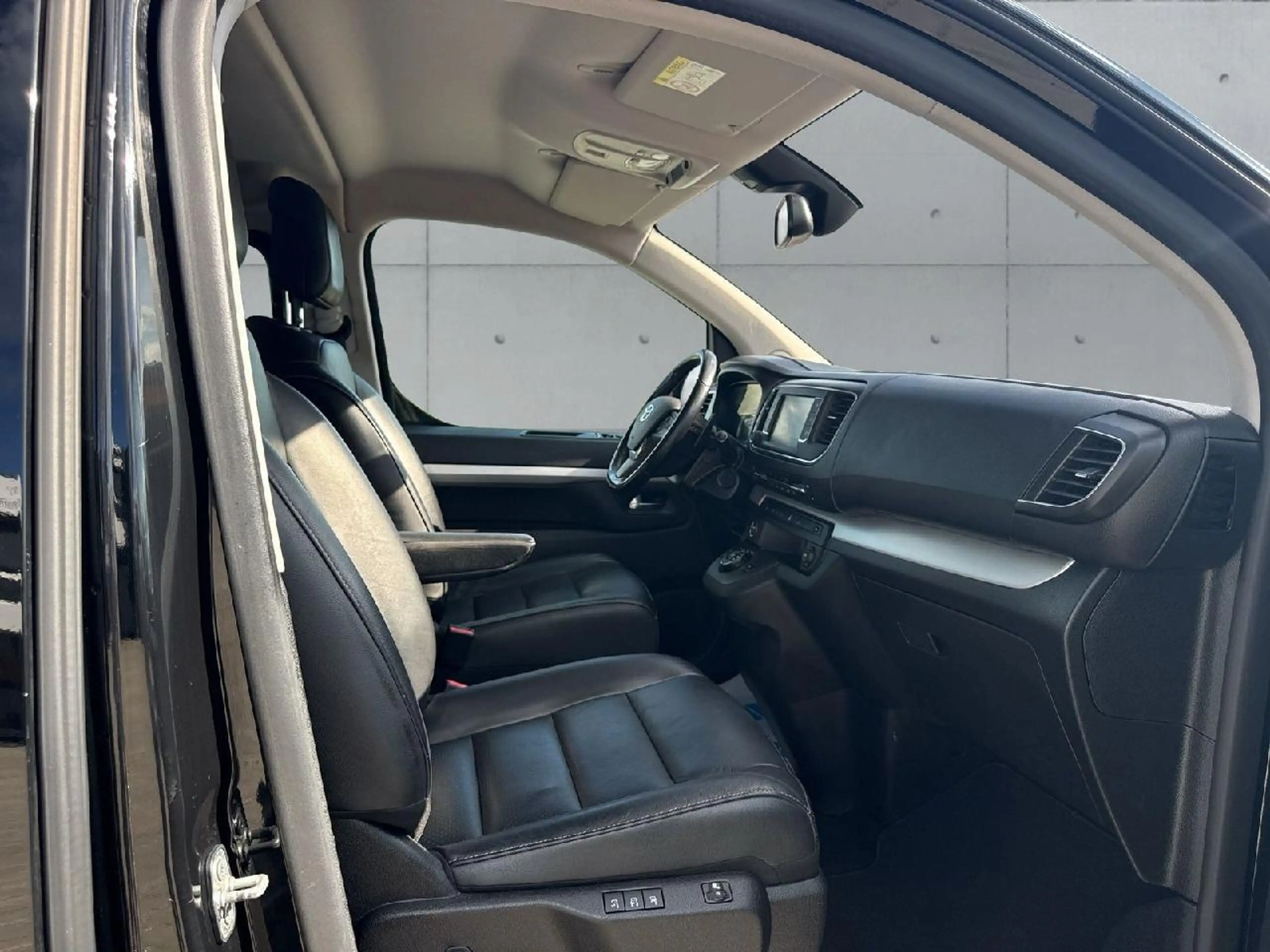 Toyota Proace L2 Executive — photo 12