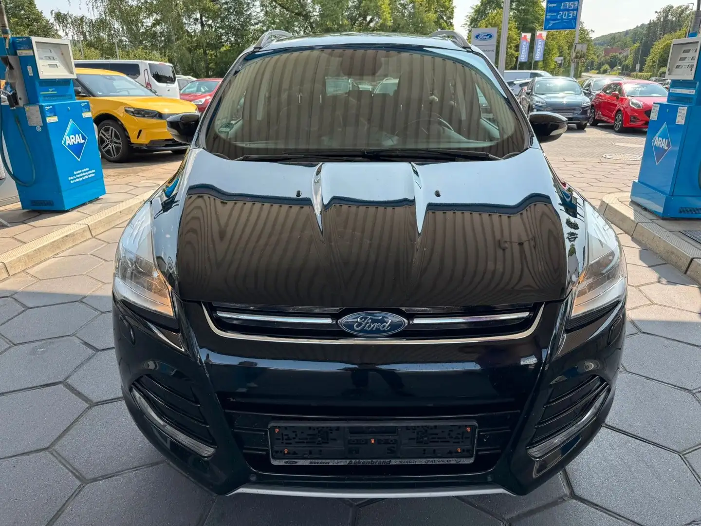 Ford Kuga Titanium 2.0 *SEHR GEPFLEGT* *NAVI* Schwarz - 2
