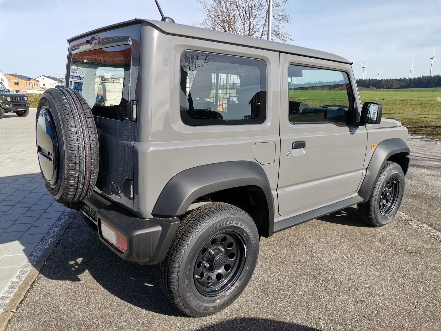 Suzuki Jimny HJ 1.5 ALLGRIP NFZ Comfort *Radio*DAB*Klima*Nebel* Grau - 2