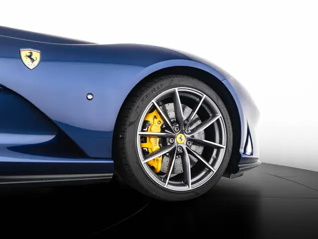 Ferrari 812 view 7