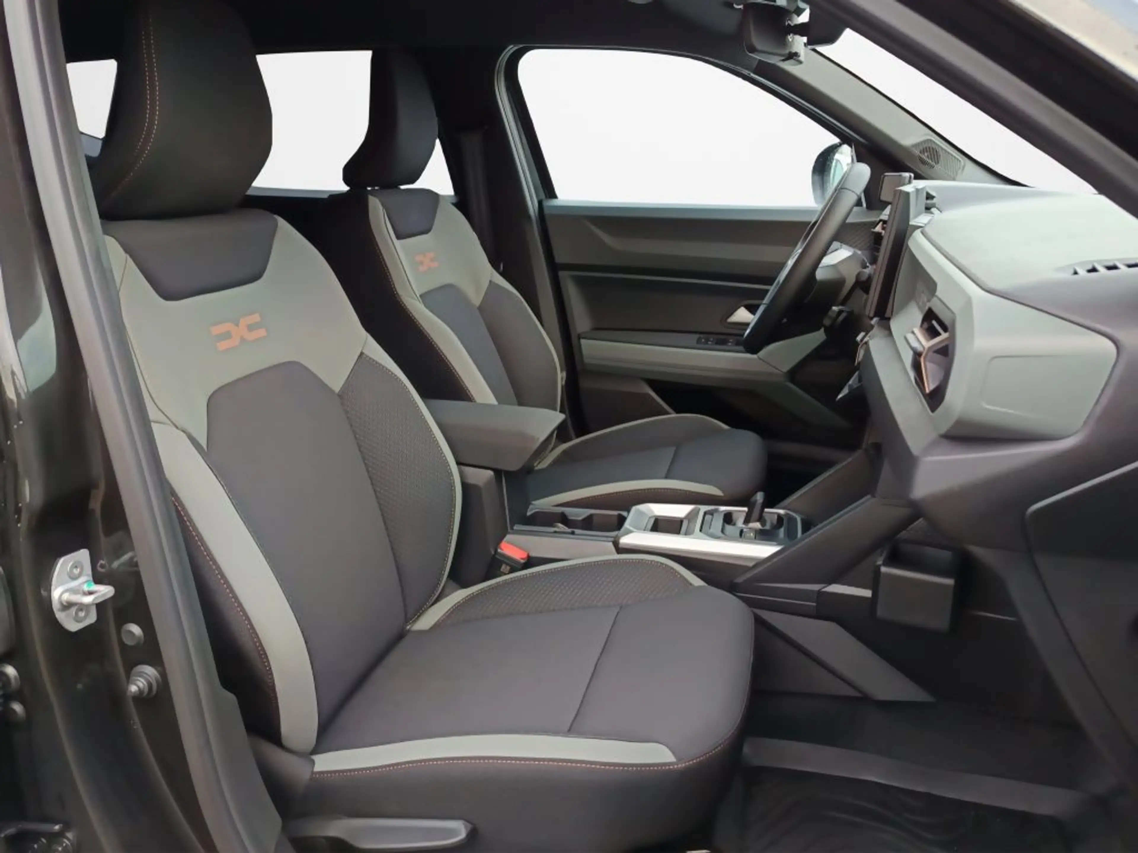 Dacia Duster Hybrid 140 Extreme Technik+City Paket — photo 15
