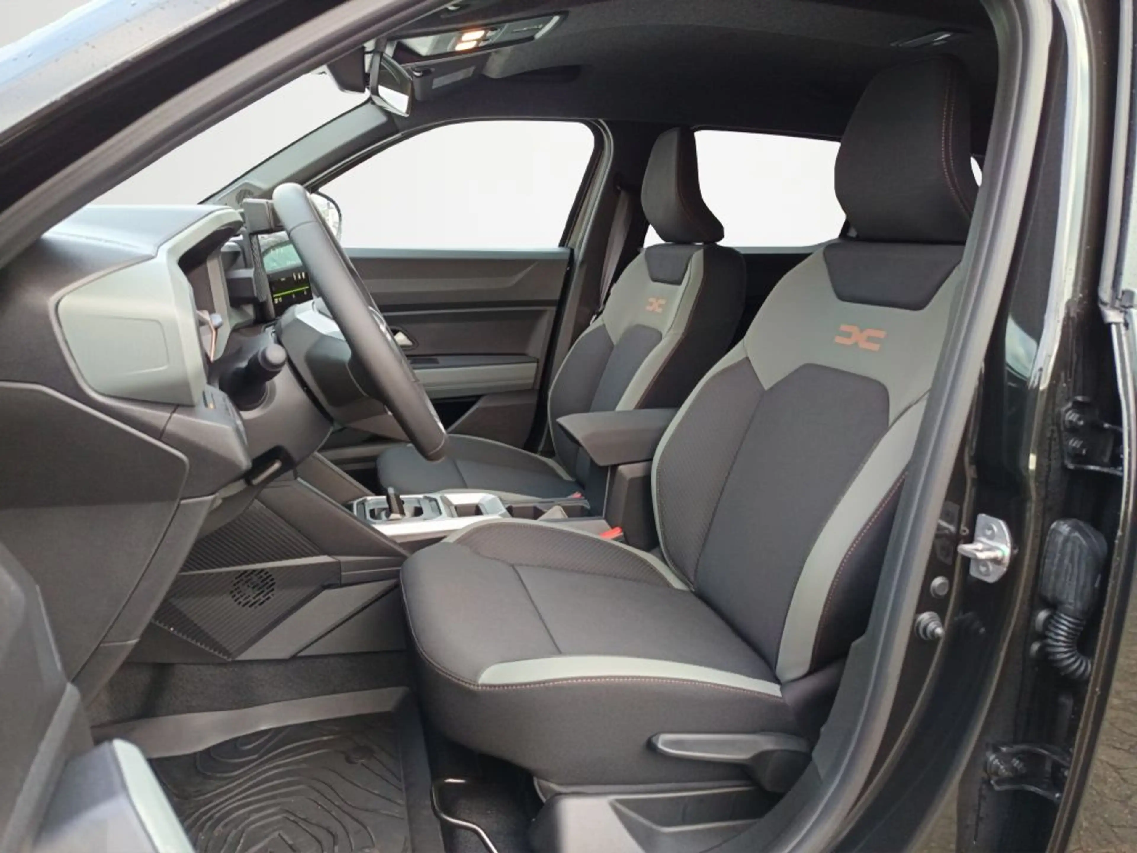 Dacia Duster Hybrid 140 Extreme Technik+City Paket — photo 9