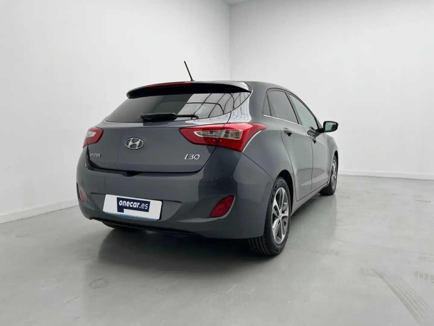 Hyundai i30 1.4 MPI BLUEDRIVE GO! 100CV 5P Gris - 2