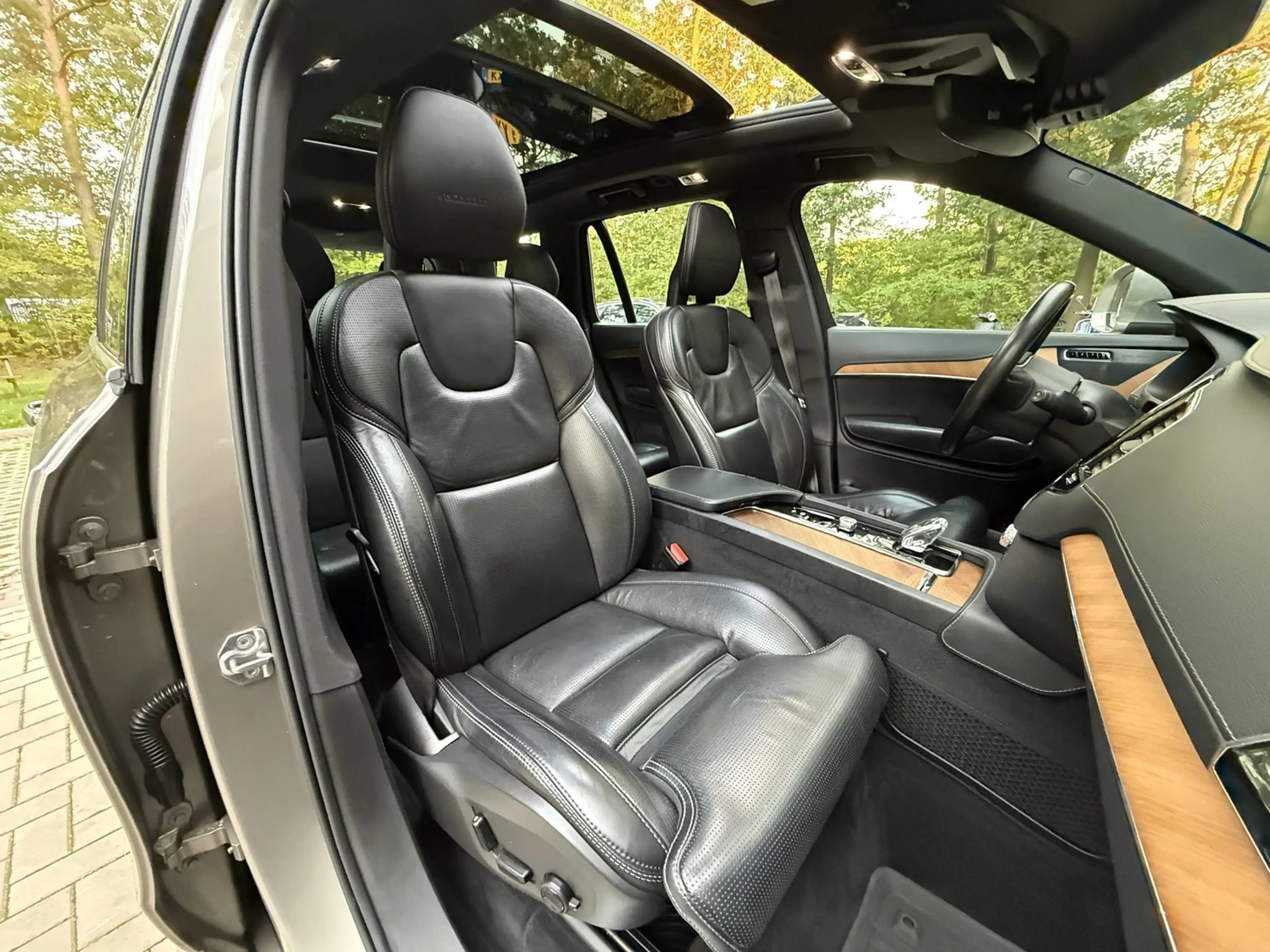 Volvo XC90 2.0 T8 Twin Engine AWD Inscription Inscription | B — photo 28
