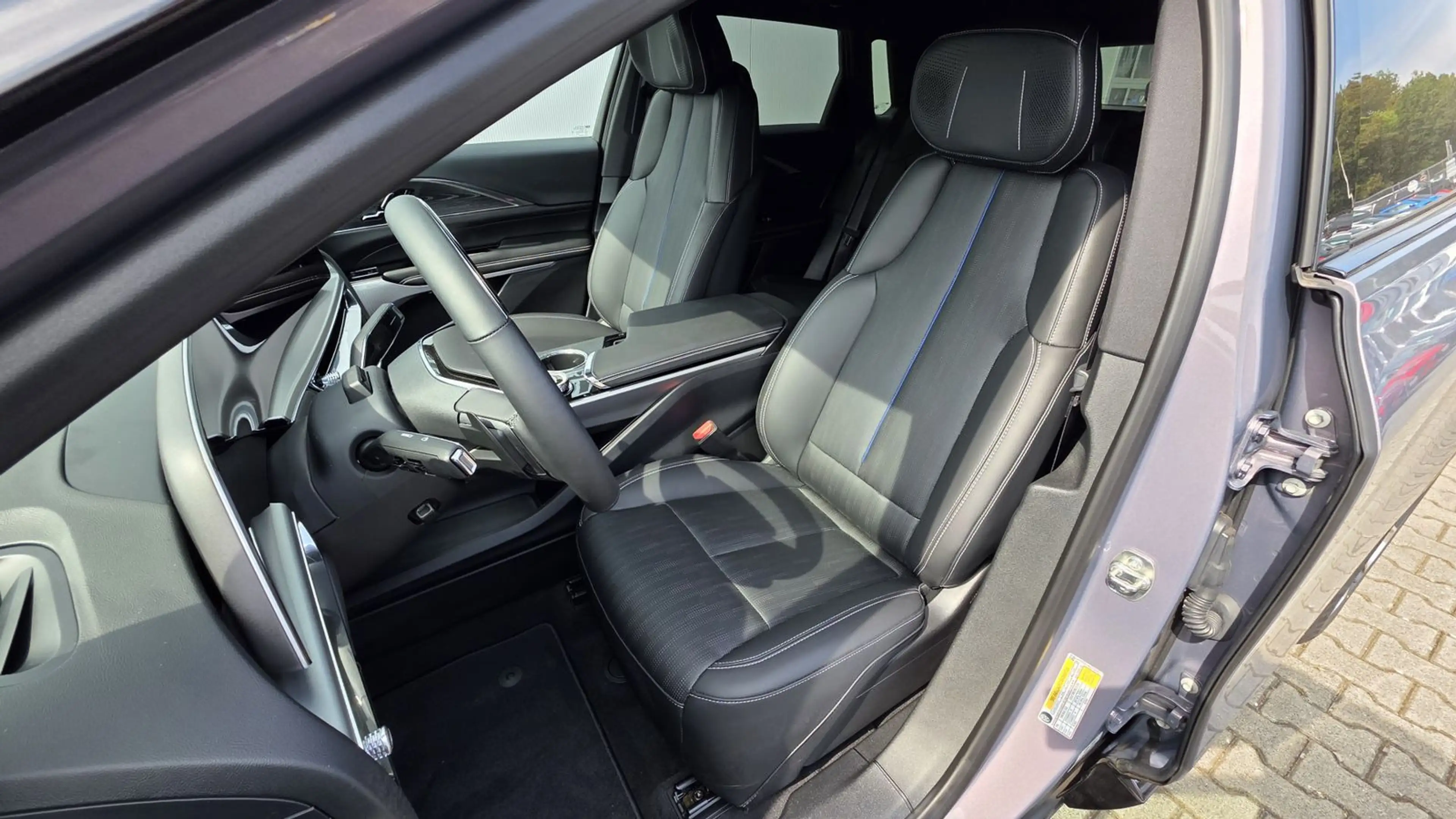Cadillac Lyriq Sport 600e AWD — photo 10