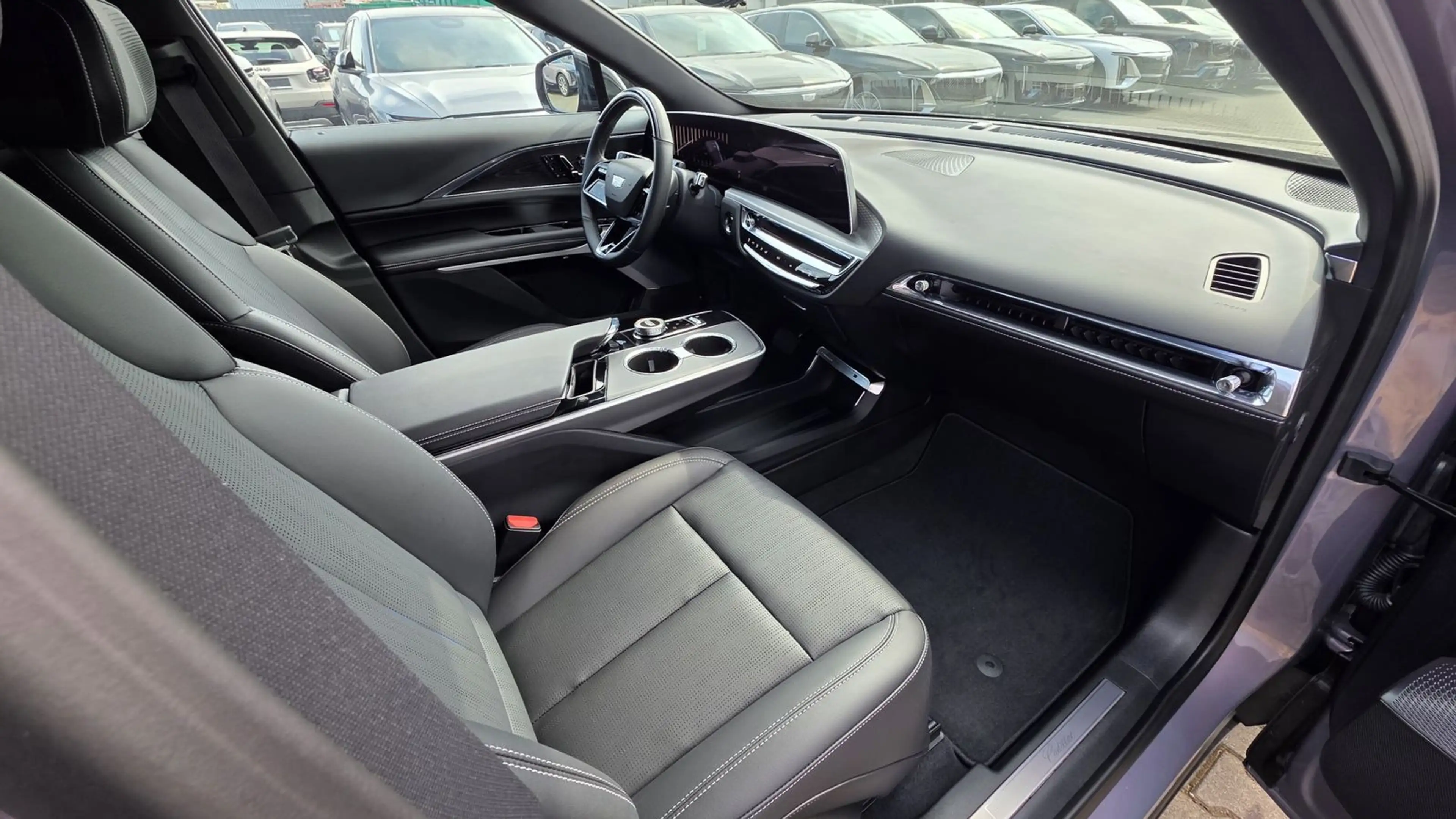 Cadillac Lyriq Sport 600e AWD — photo 12