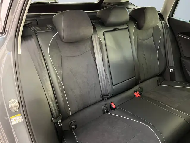 Volkswagen Passat view 11