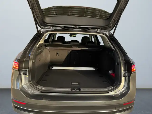 Volkswagen Passat view 14
