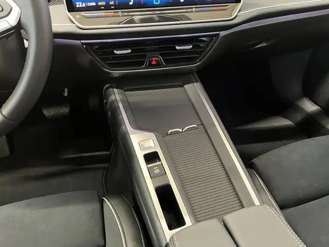 Volkswagen Passat view 9