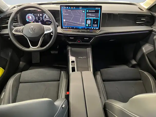 Volkswagen Passat view 8