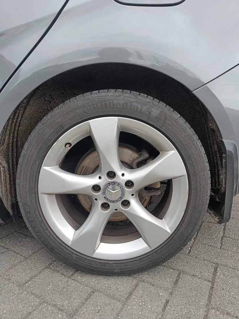 Mercedes-Benz B 180 BlueEFFICIENCY Sports Tourer Gris - 2