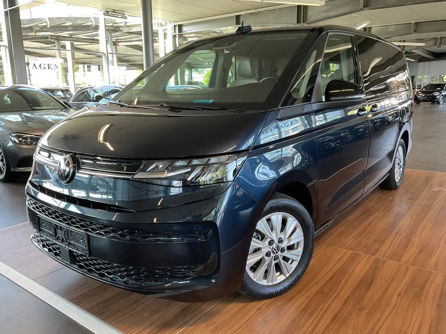 Volkswagen T7 Multivan T7 Multivan Life lang HYBRID/AHK/KAMERA/7-Sitze Bleu - 1