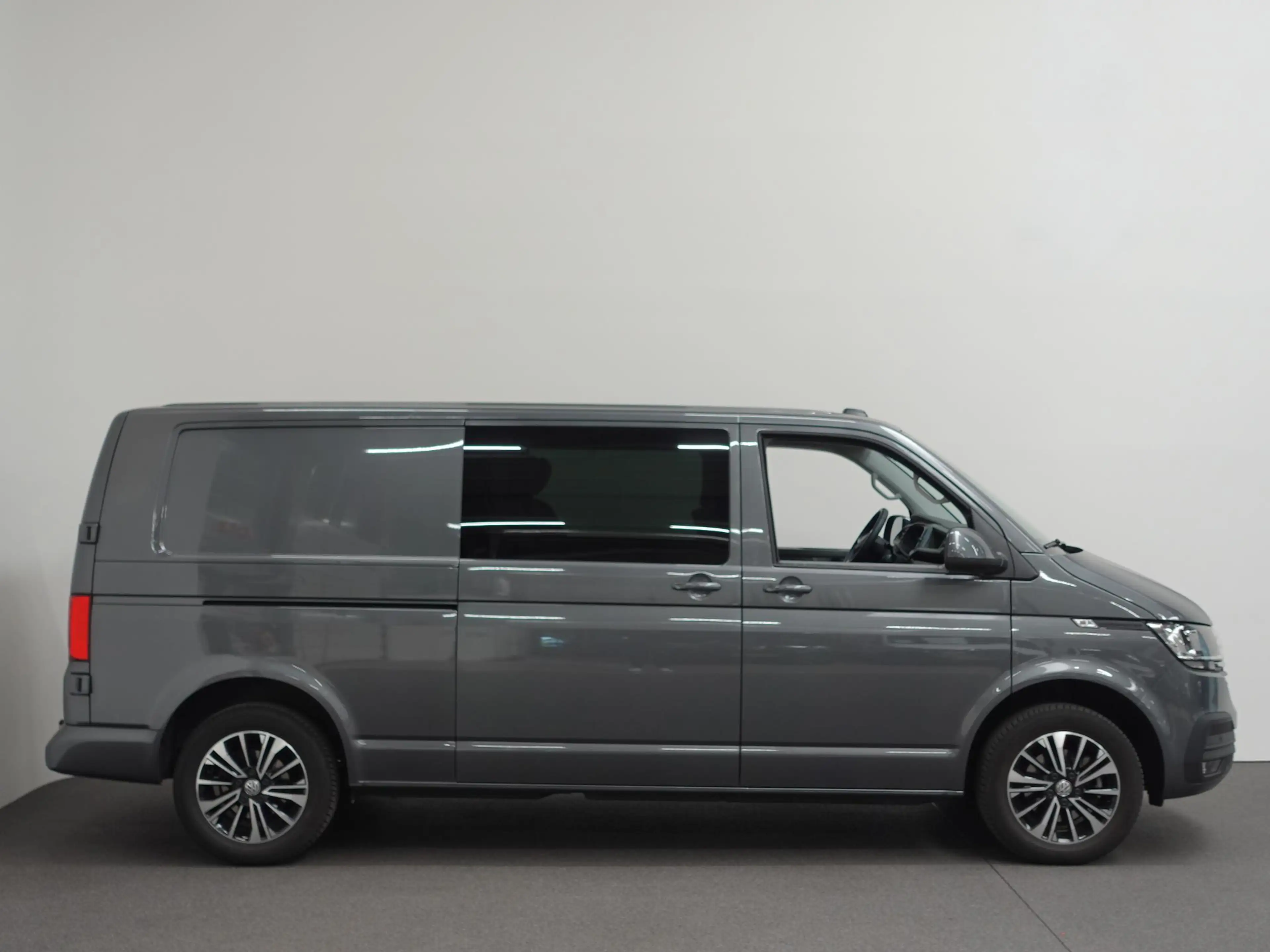 Volkswagen T6.1 Transporter 2.0 TDI L2H1 28 Highline Automaat Navi Airco Cruis — photo 7
