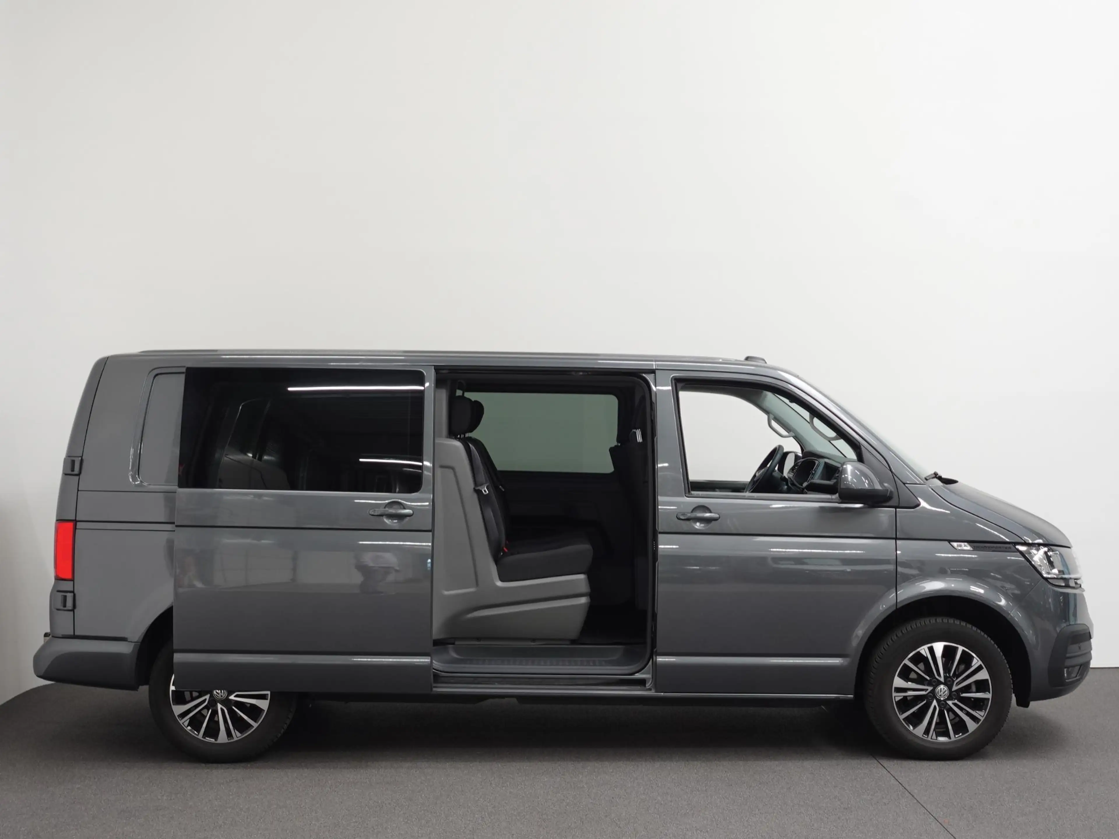 Volkswagen T6.1 Transporter 2.0 TDI L2H1 28 Highline Automaat Navi Airco Cruis — photo 8