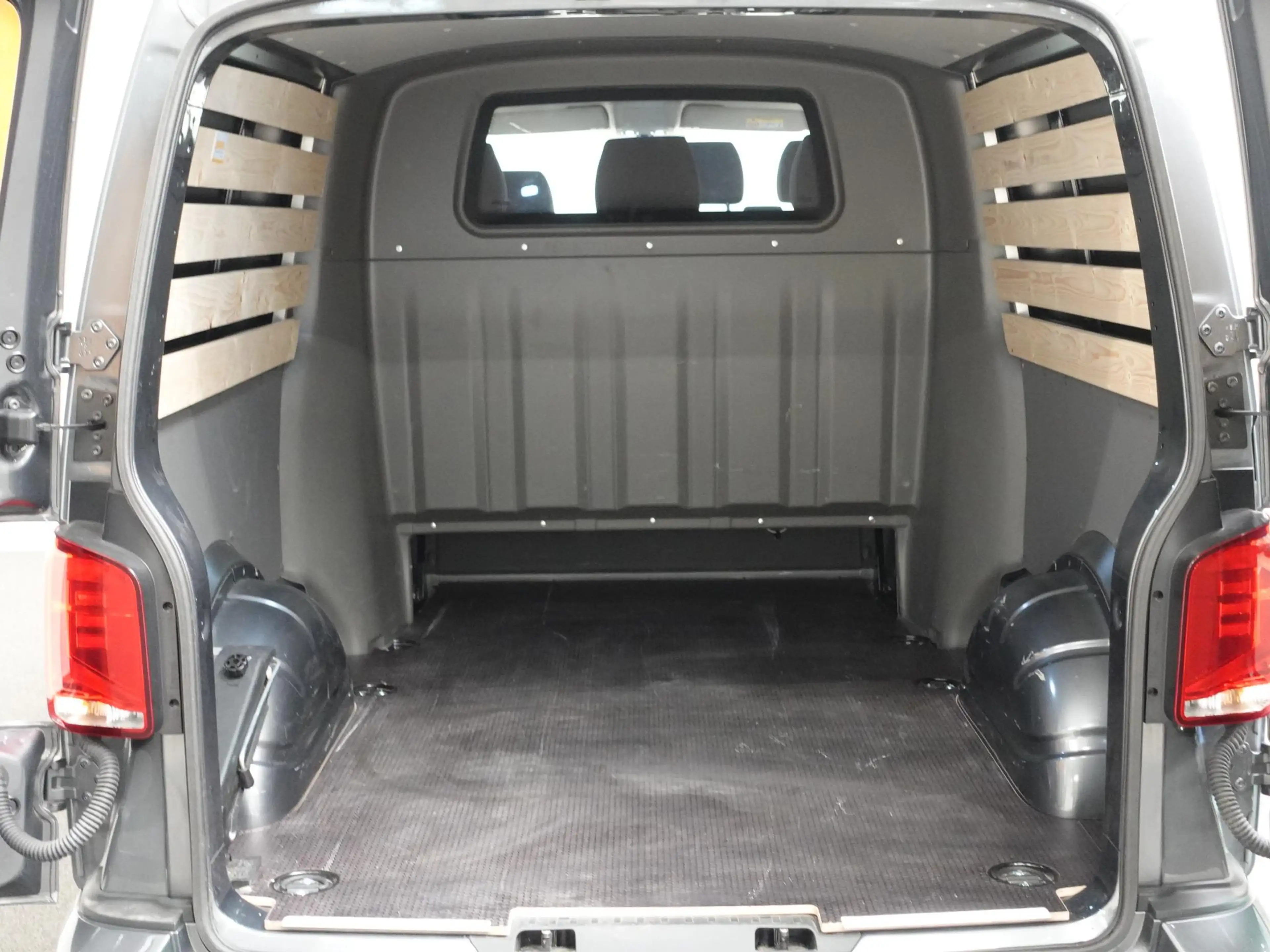 Volkswagen T6.1 Transporter 2.0 TDI L2H1 28 Highline Automaat Navi Airco Cruis — photo 14
