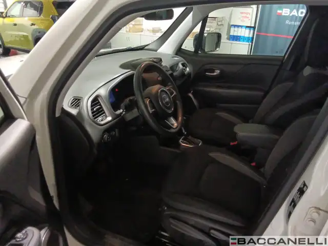 Jeep Renegade view 9