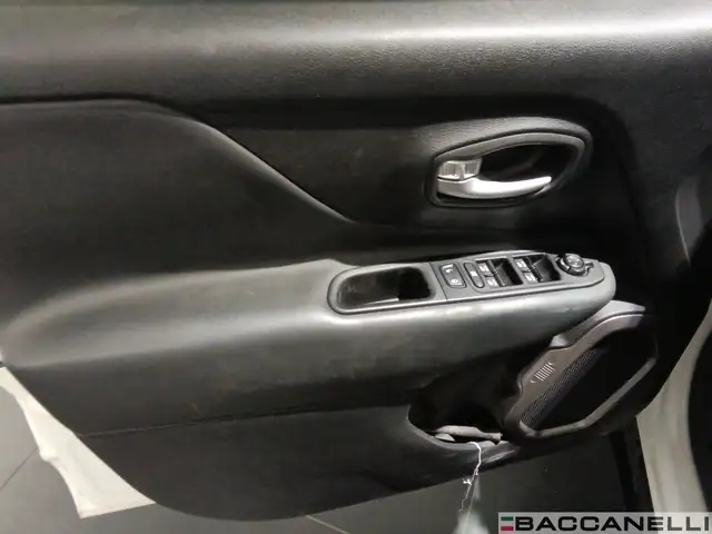 Jeep Renegade view 10