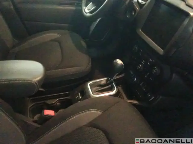 Jeep Renegade view 12