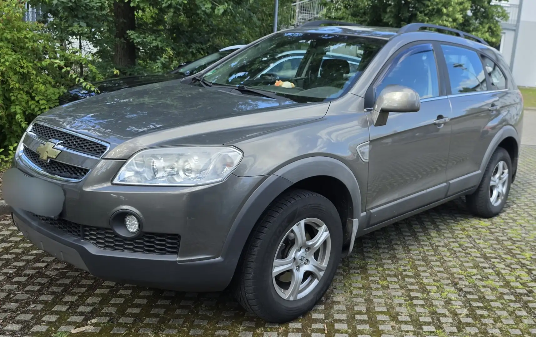 Chevrolet Captiva 2.4 2WD 5 Sitzer LS Grau - 1