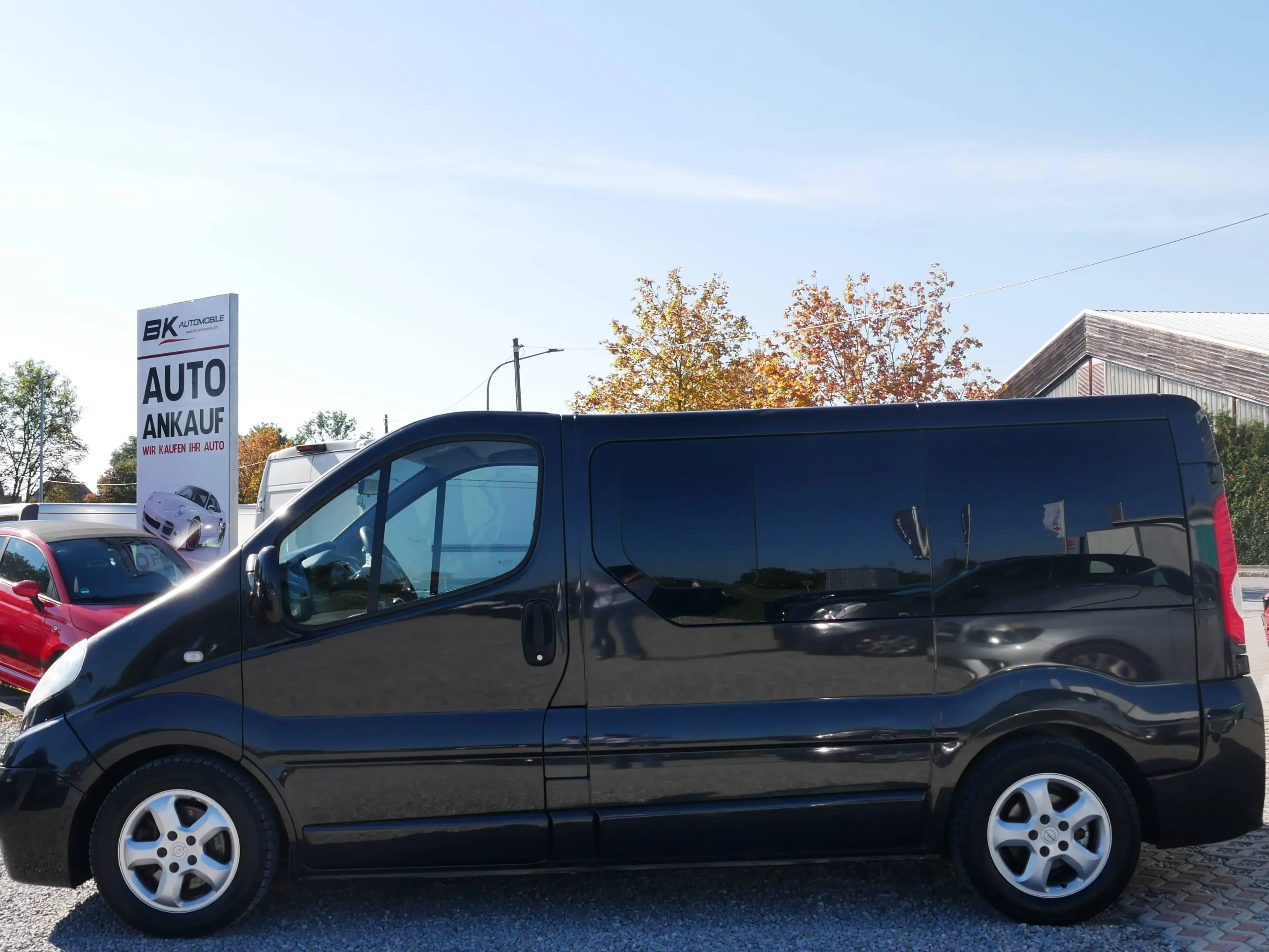 Opel Vivaro Automatik TÜV,- Kundendienst Neu AHK Einparkhilfe Klima Tempomat — photo 7