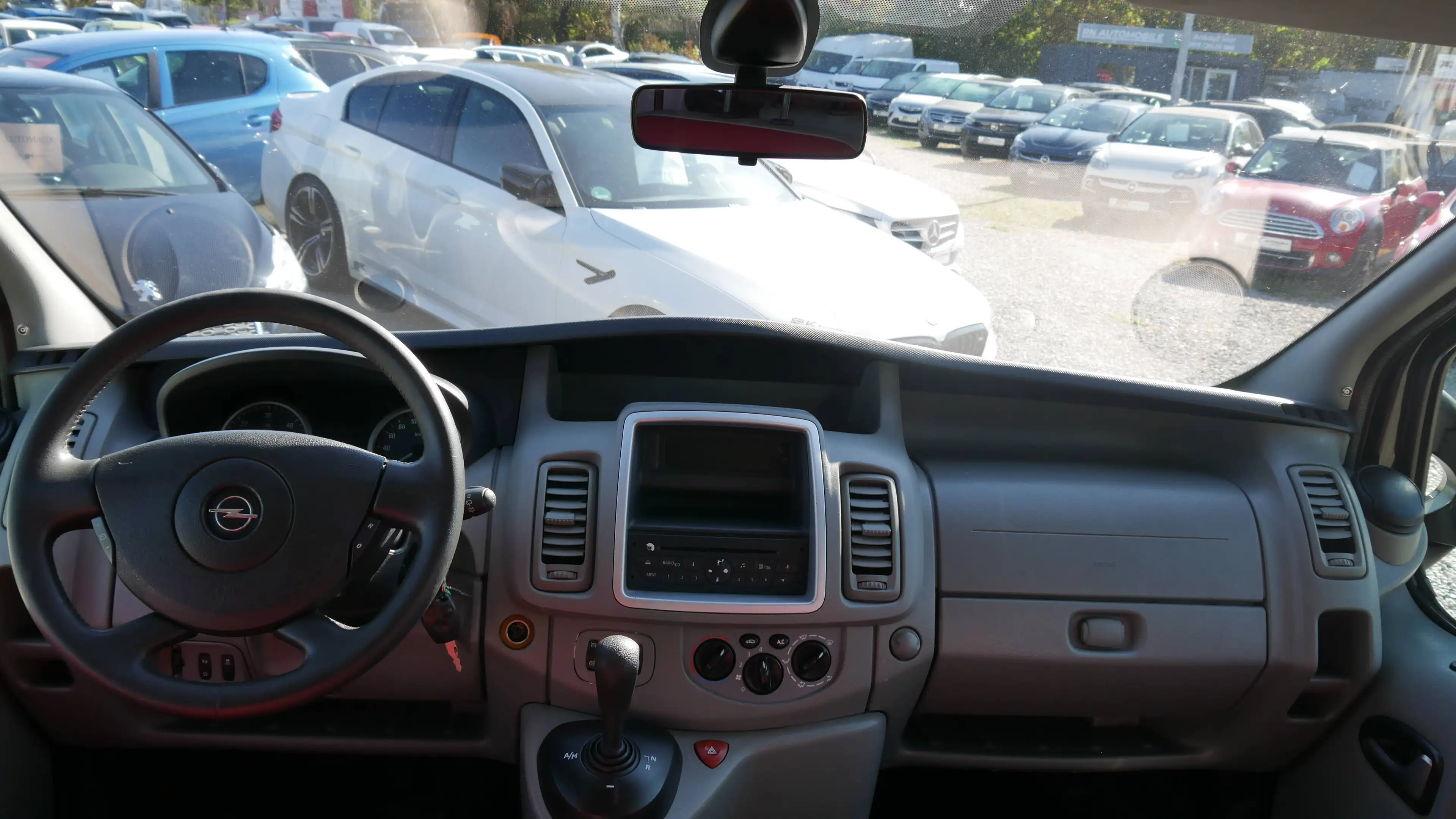 Opel Vivaro Automatik TÜV,- Kundendienst Neu AHK Einparkhilfe Klima Tempomat — photo 11