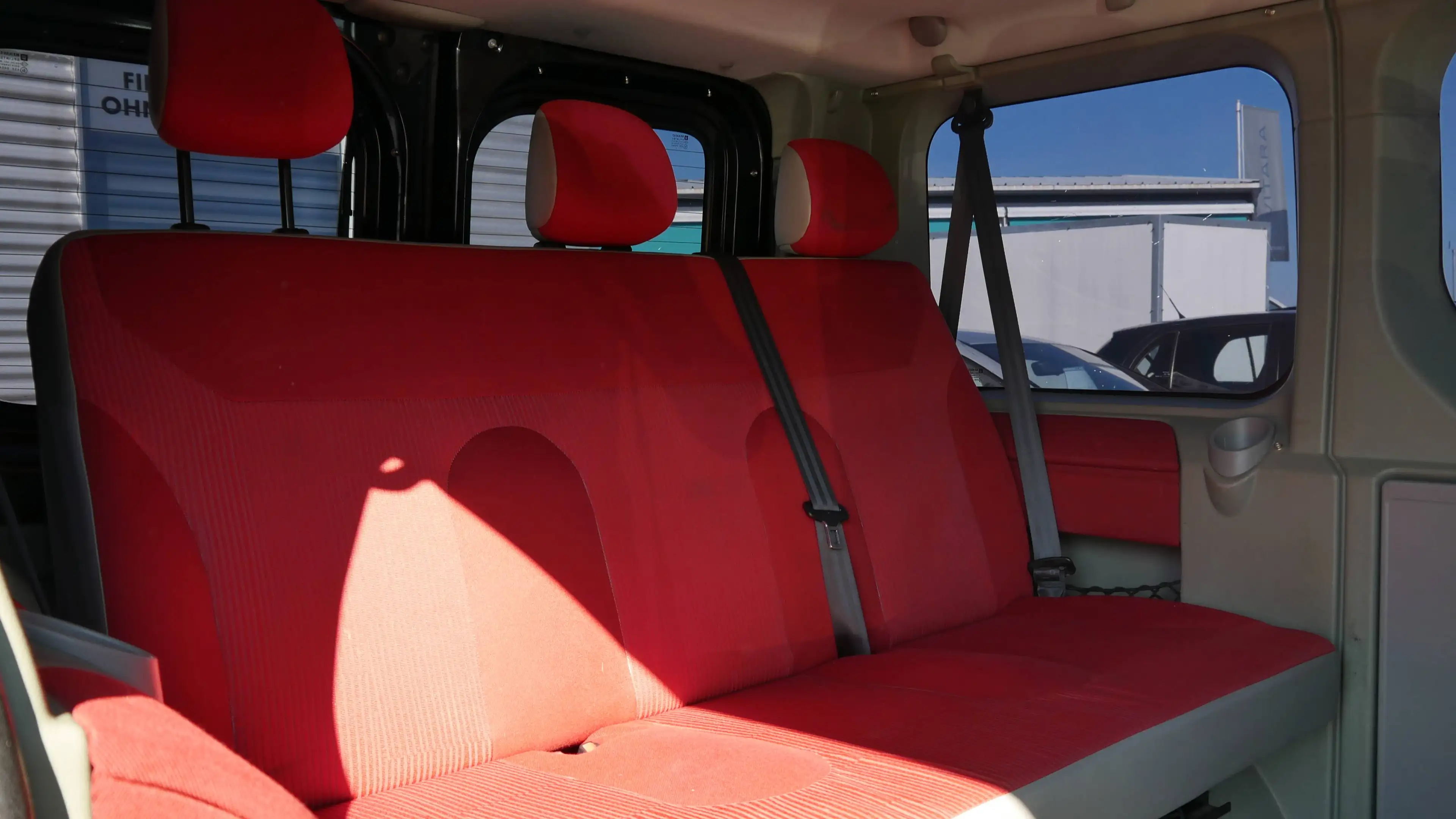 Opel Vivaro Automatik TÜV,- Kundendienst Neu AHK Einparkhilfe Klima Tempomat — photo 12