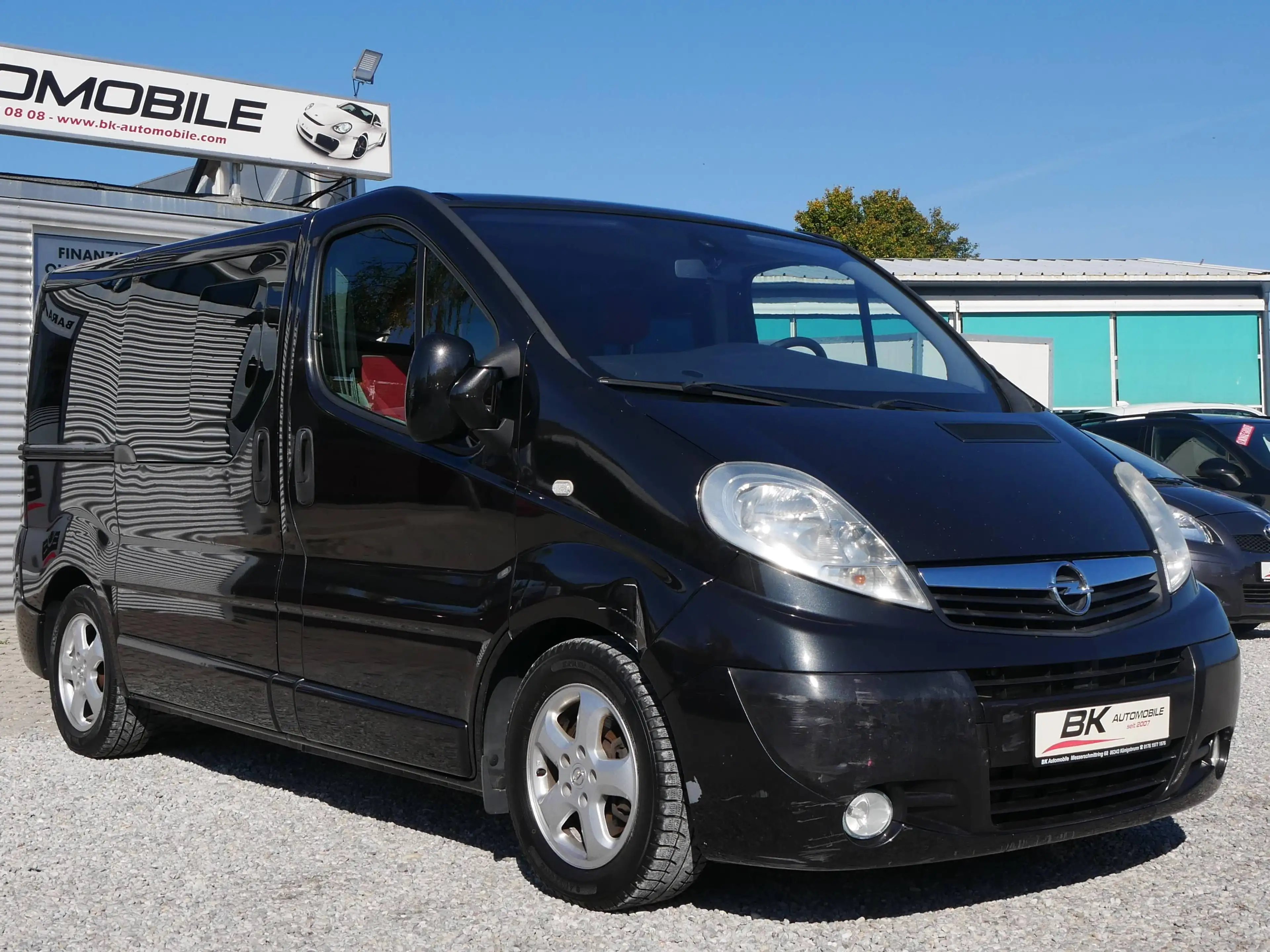 Opel Vivaro Automatik TÜV,- Kundendienst Neu AHK Einparkhilfe Klima Tempomat