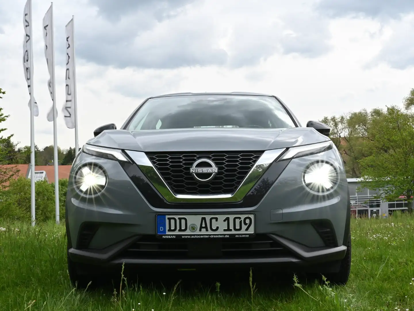 Nissan Juke 1,0L ACENTA 6MT 114PS Kamera Navi KlimaAuto siva - 2