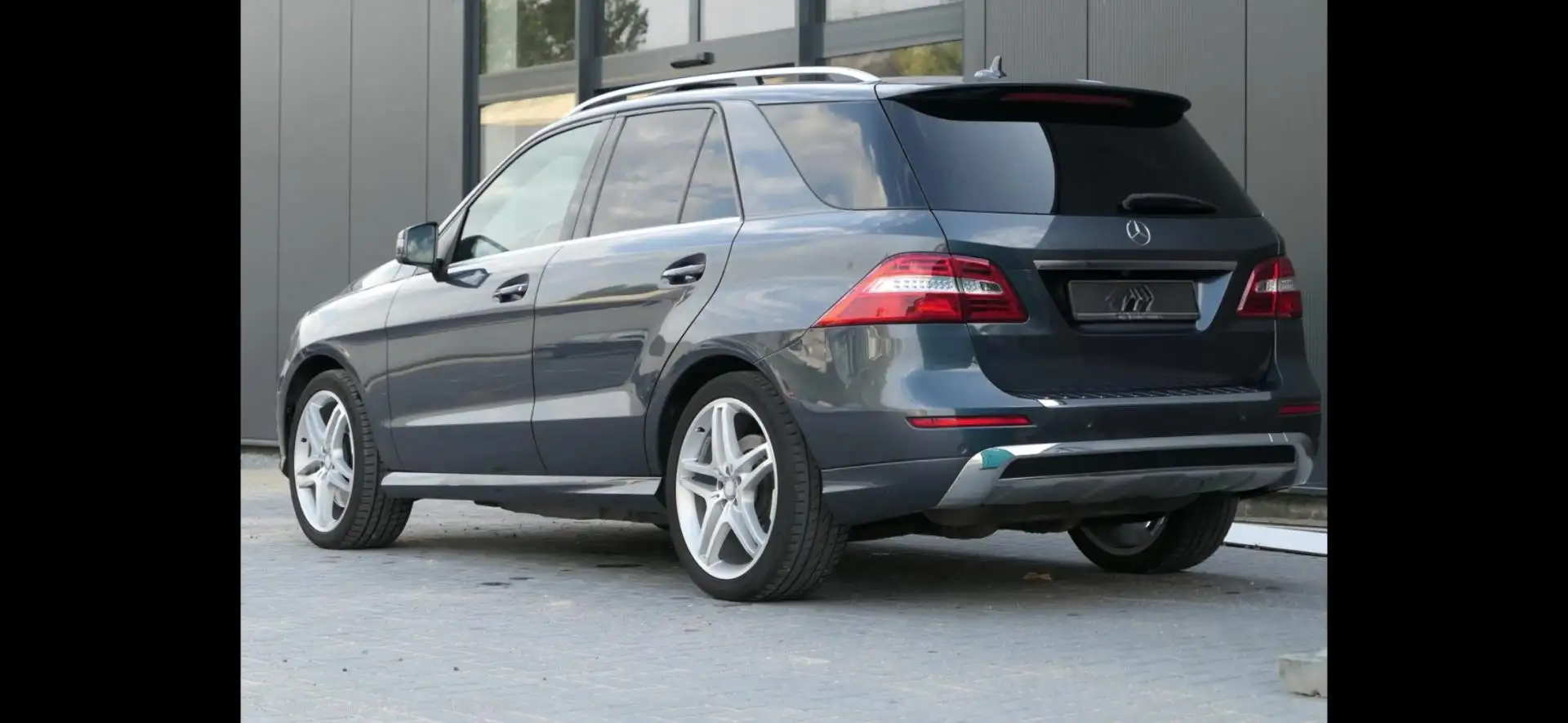 Mercedes-Benz ML 500 M-klasse AMG V8 408pk Panodak LED Navi Luchtvering Grau - 2