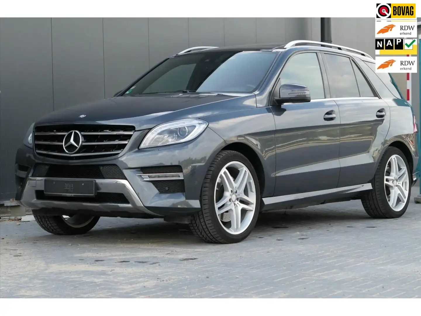 Mercedes-Benz ML 500 M-klasse AMG V8 408pk Panodak LED Navi Luchtvering Grau - 1