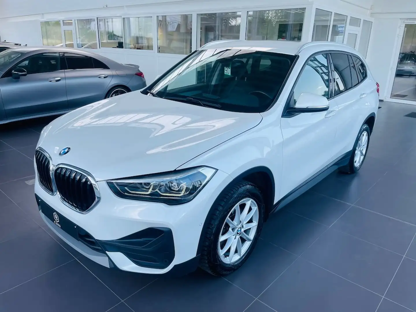 BMW X1 1.5 dA *** GARANTIE + LED + GPS PRO *** Wit - 2