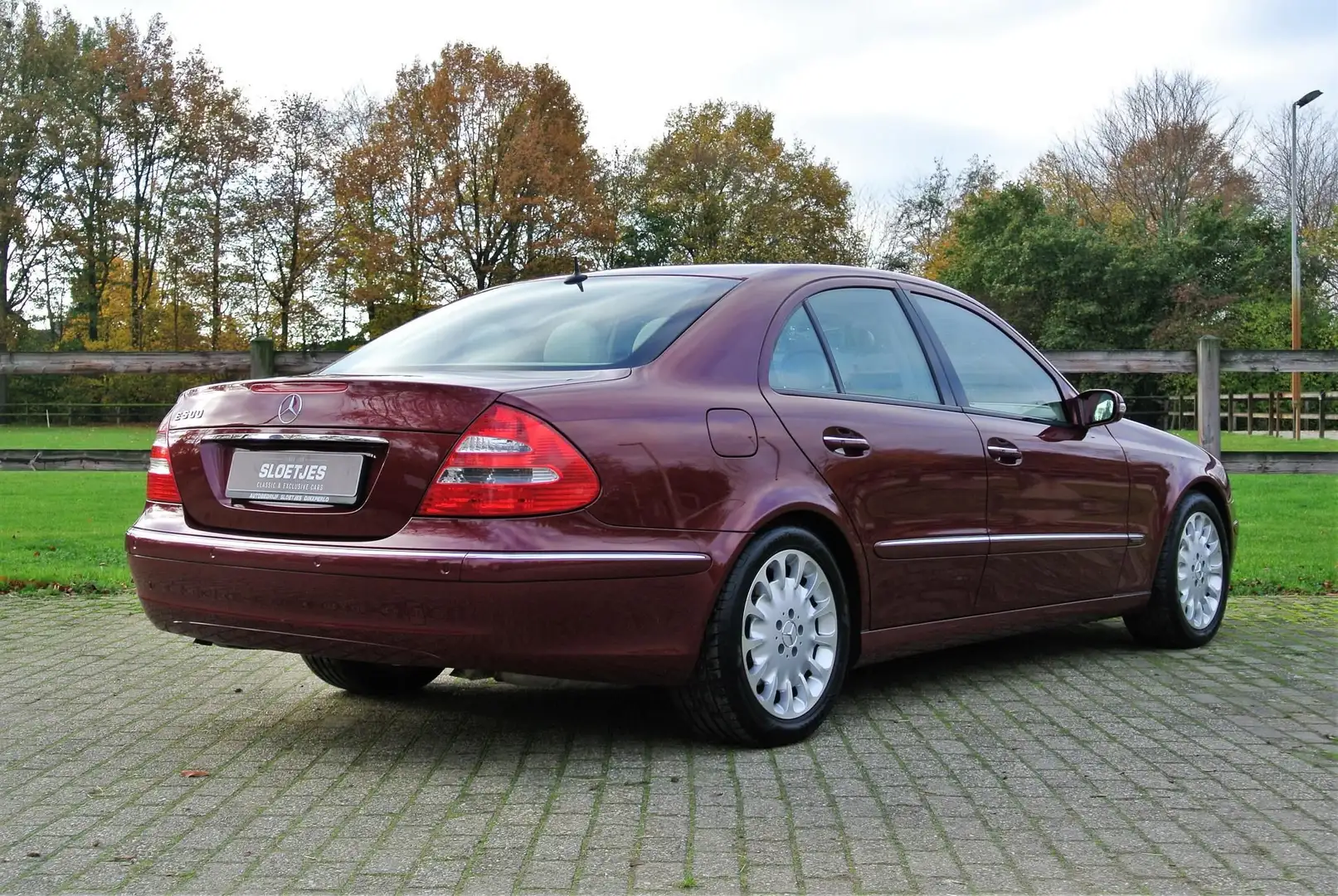 Mercedes-Benz E 500 Elegance V8 AUTOMAAT | Als nieuw en met volledige Rojo - 2