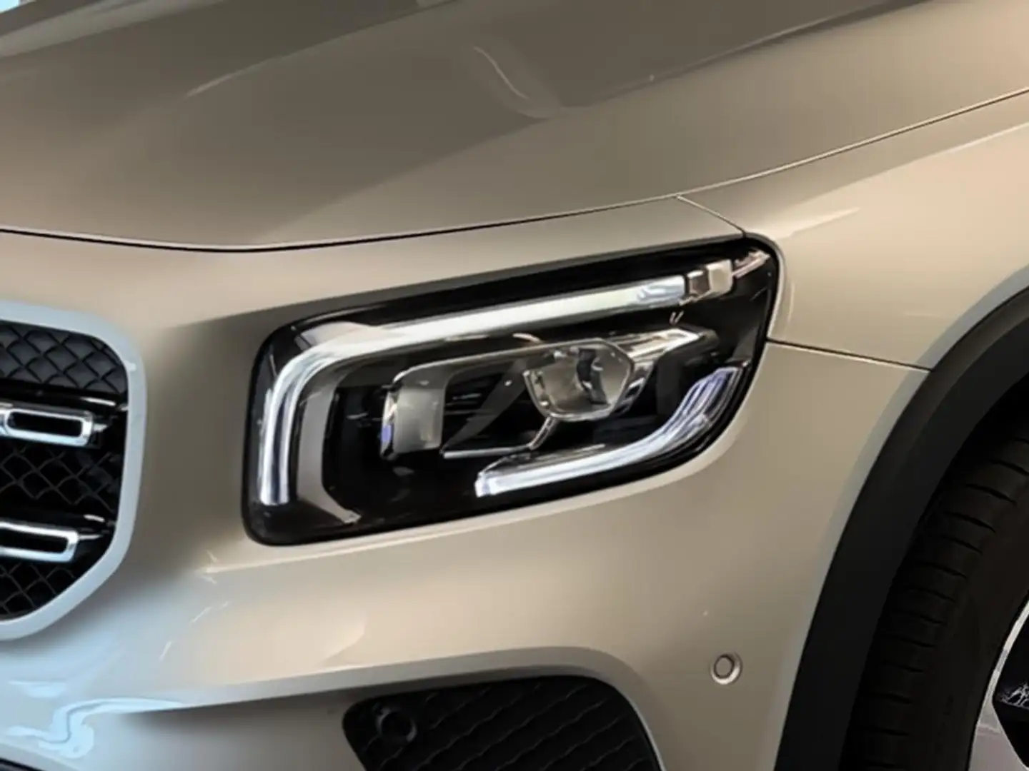 Mercedes-Benz GLB 200 d +Progressive+Night+MBUX+KAMERA+AHK+SHZ Argent - 2