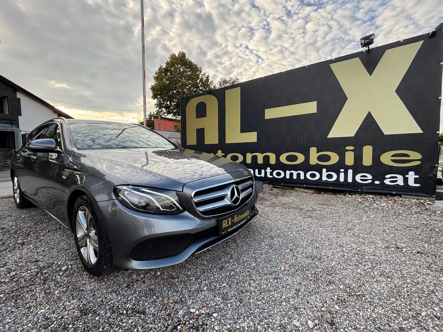 Mercedes-Benz E 220 d T Avantgarde Aut. - 1