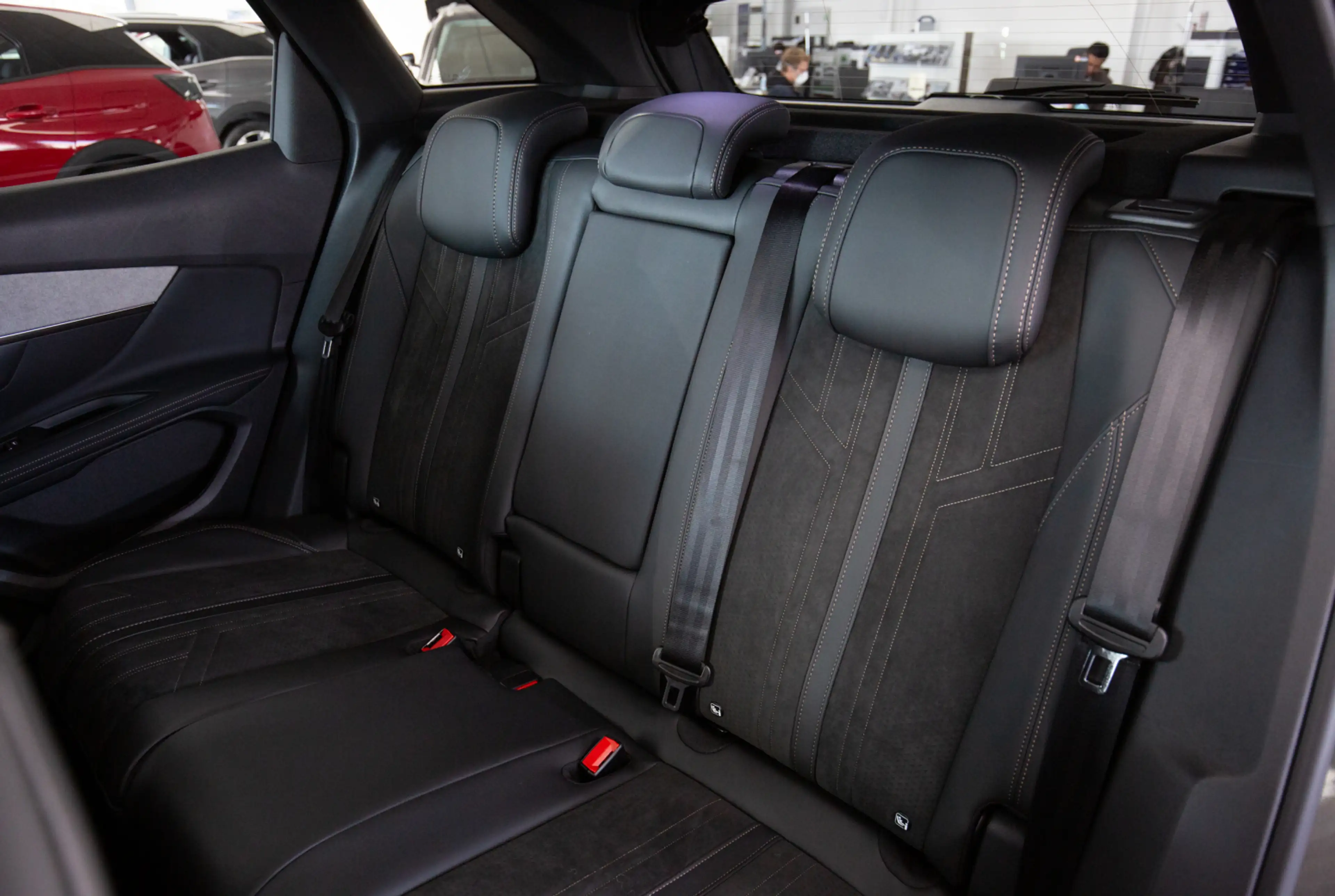 Peugeot 3008 GT 1.5 BlueHDi 130 EAT8 *PANO*EASY-PAKET*SHZ*MIRROR SCREEN* — photo 11
