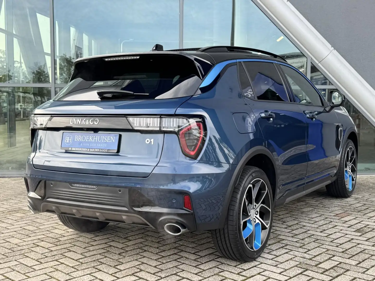 Lynk & Co 01 1.5 Plug in Hybride 261pk Zwarte Hemel / 6,6 KwH S Blauw - 2