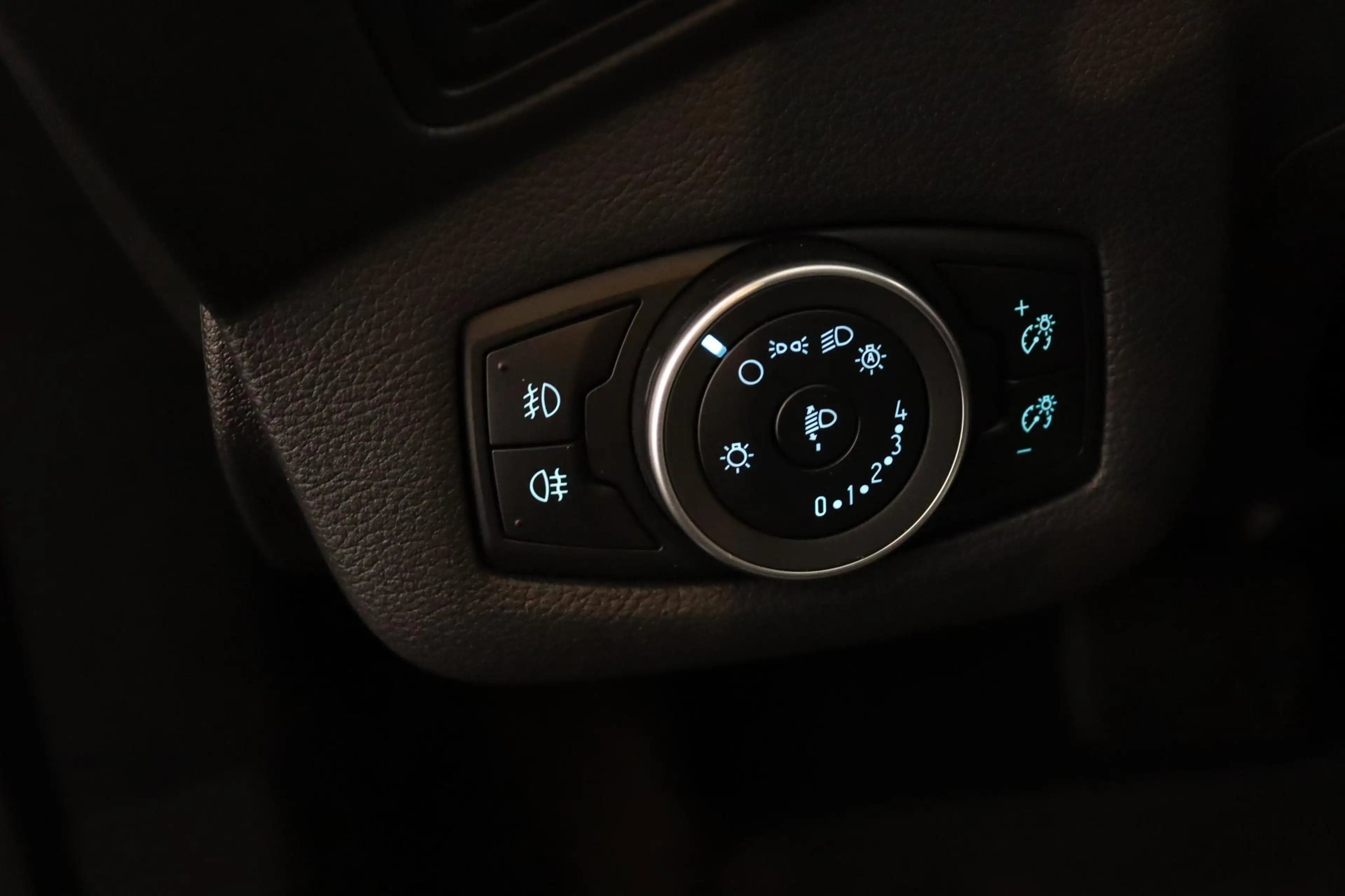 Ford C-Max 2.0 Plug-in Hybrid Titanium Plus — photo 36