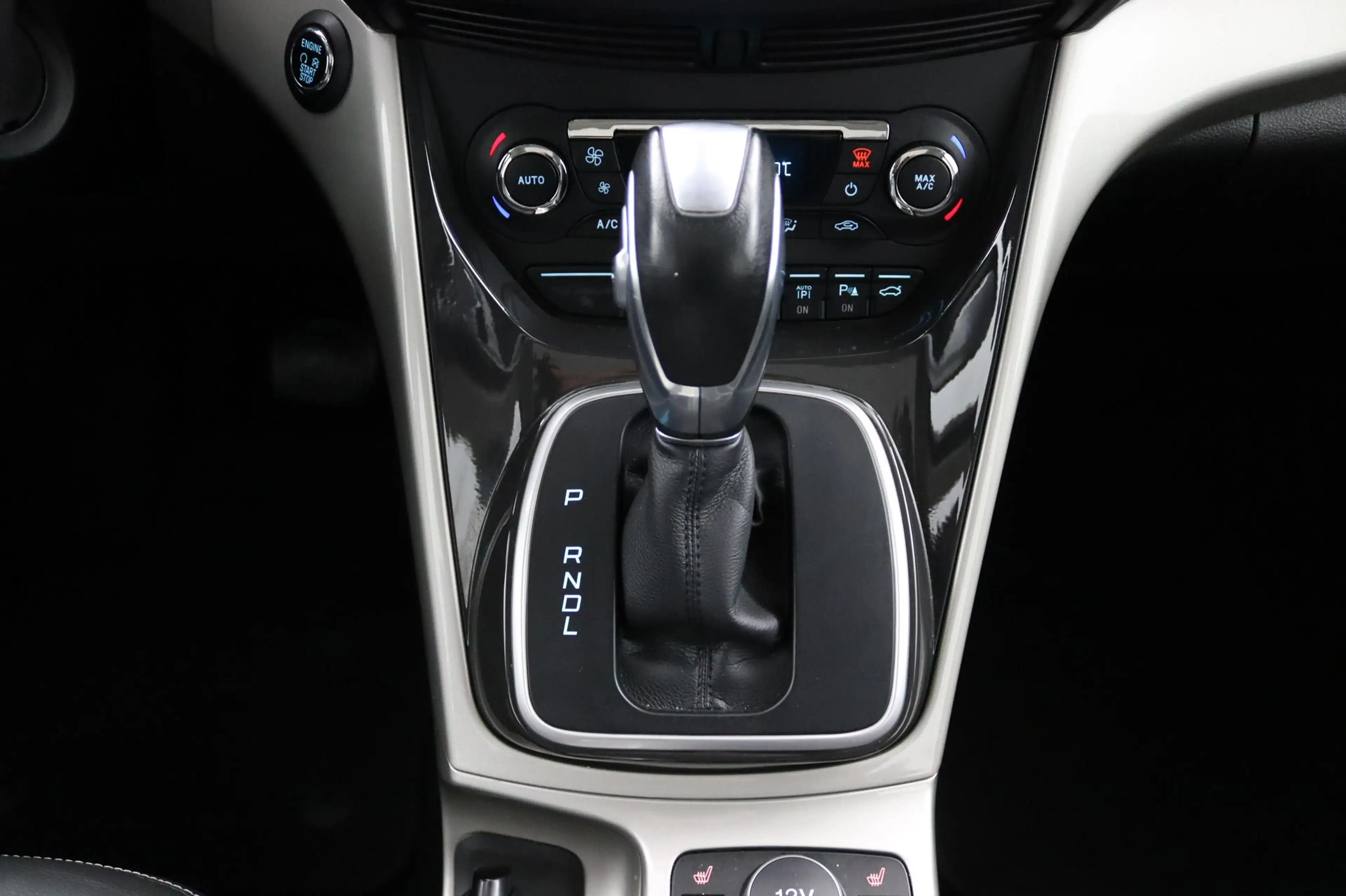Ford C-Max 2.0 Plug-in Hybrid Titanium Plus — photo 33