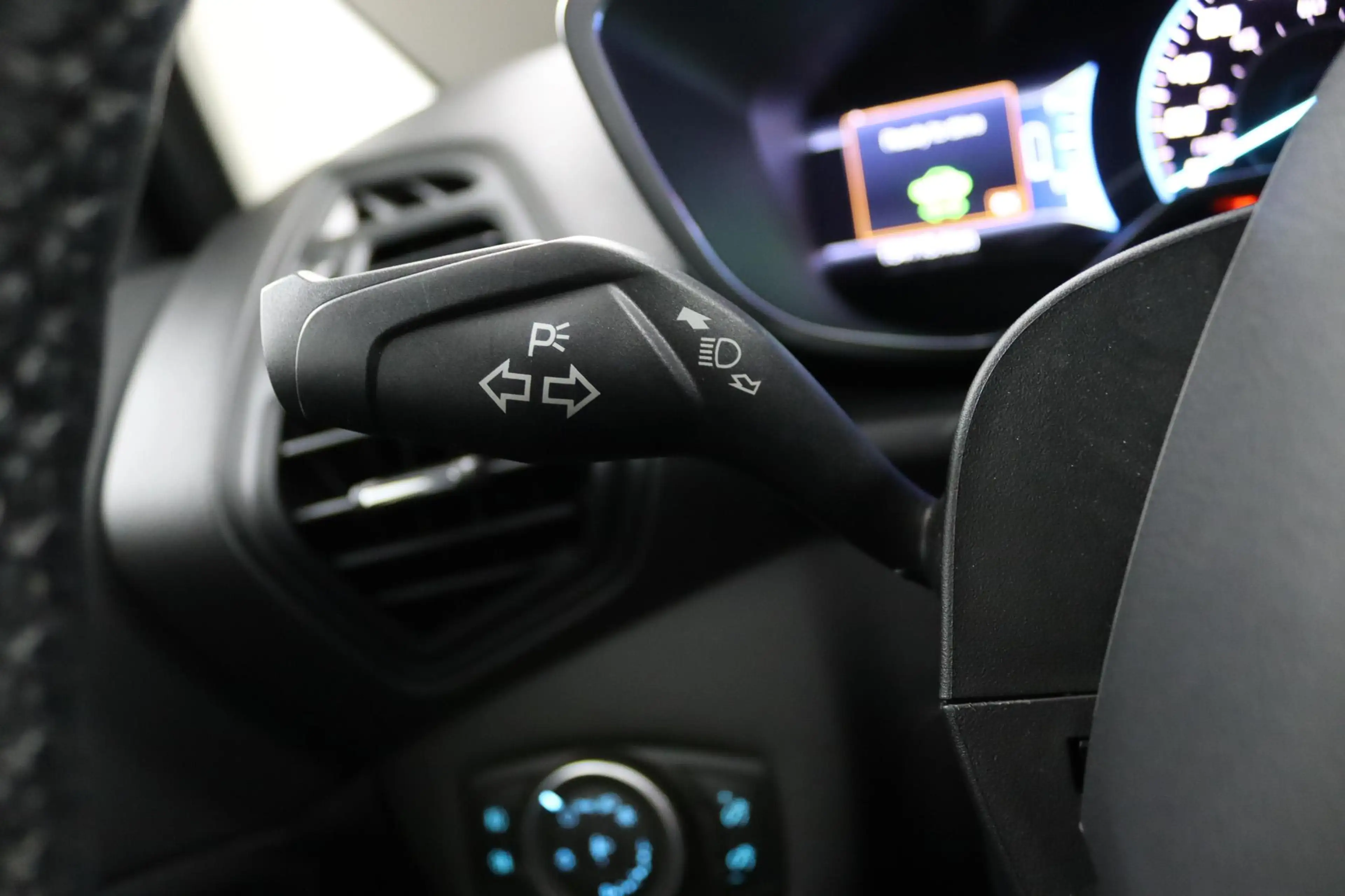 Ford C-Max 2.0 Plug-in Hybrid Titanium Plus — photo 37