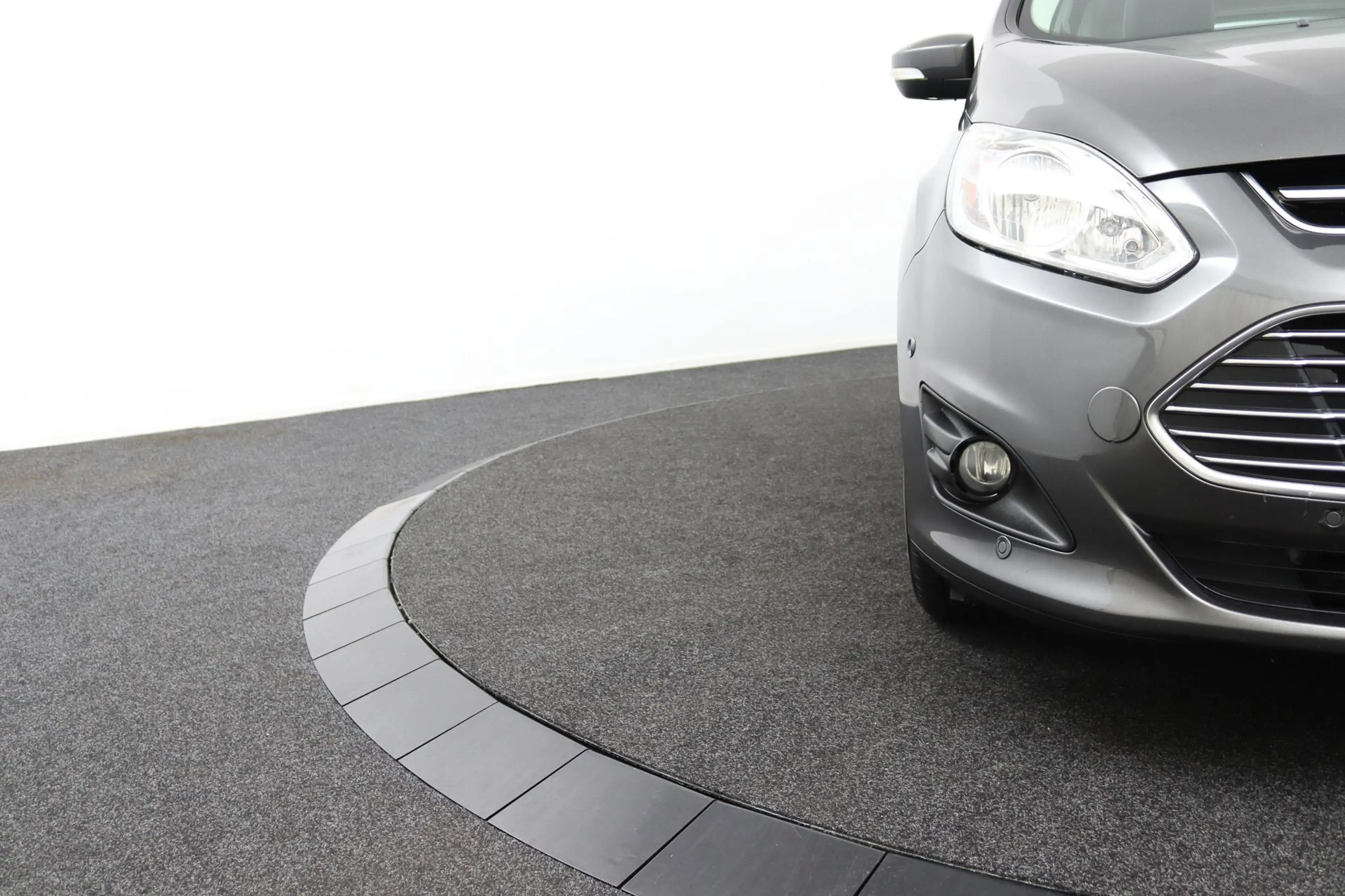 Ford C-Max 2.0 Plug-in Hybrid Titanium Plus — photo 12