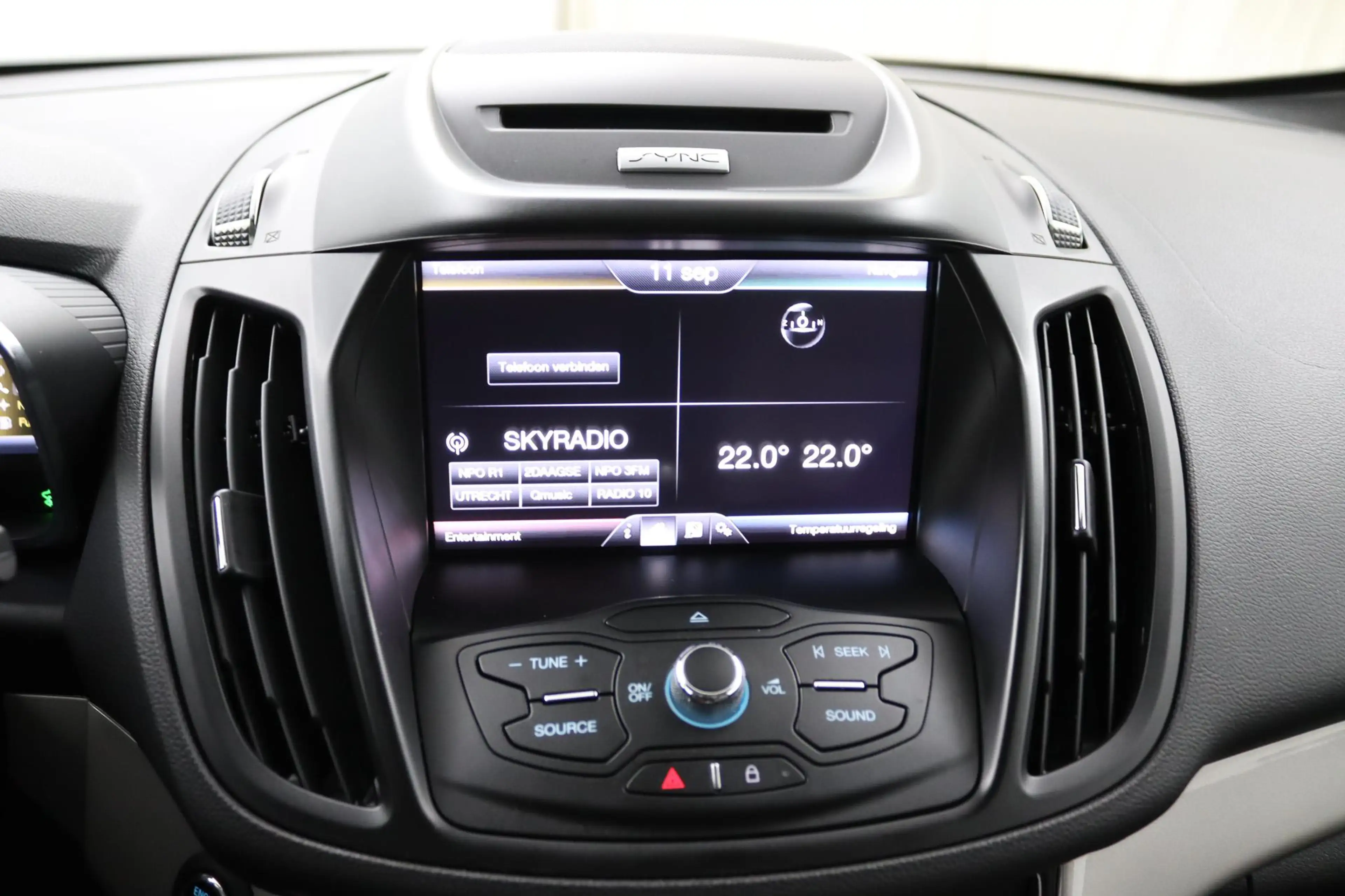 Ford C-Max 2.0 Plug-in Hybrid Titanium Plus — photo 23